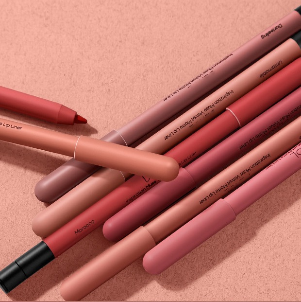 MadeInPanda Matte Nude Lipstick Set - 6-Color Long Lasting Velvet Lipstick Collection for Women