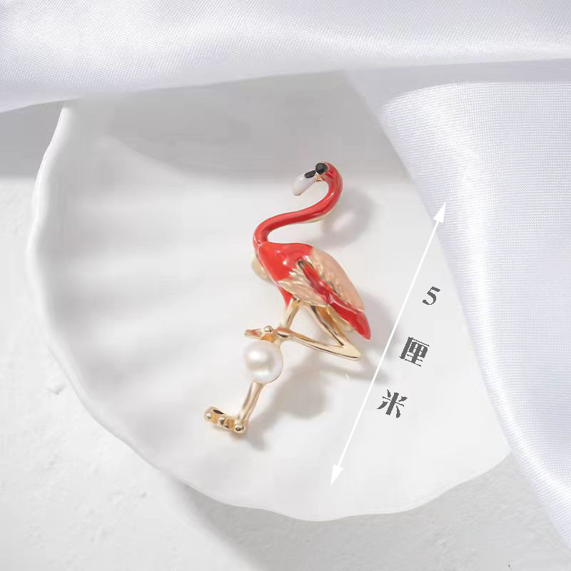 Flamingo Brooch MadeInPanda