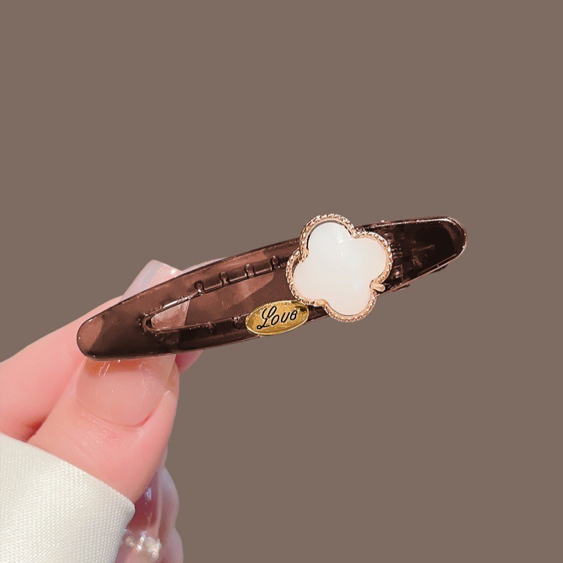 白色水钻四叶草