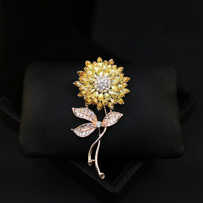 The Fashion Brooch Pin - Brooch #451 - MadeInPanda