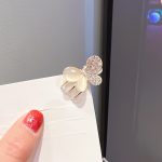 Pearl Camellia Gold Hair Clip - MadeInPanda