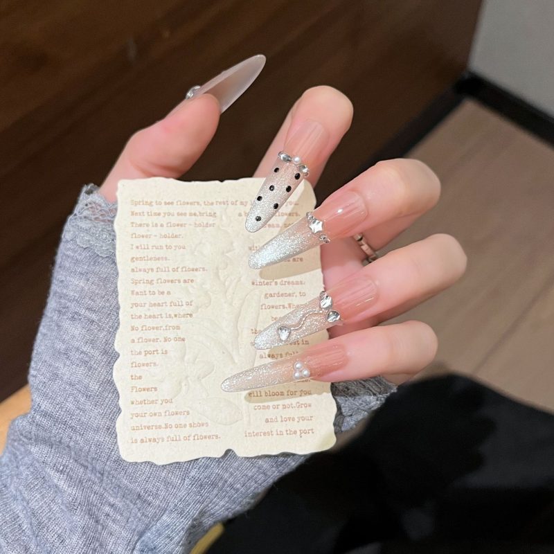 SG579 Grey Beige Press-On Nails (With Toolkit) - MadeInPanda