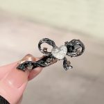 Floral Lace Triangle Teardrop BB Clip - MadeInPanda