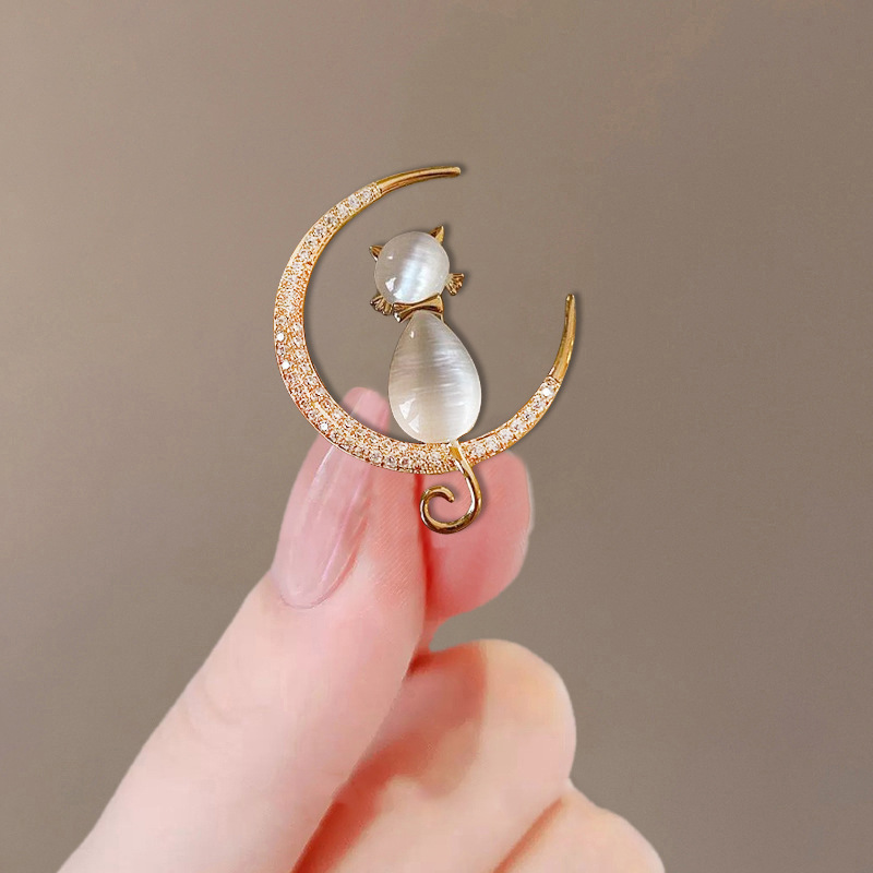 Moon Cat Brooch MadeInPanda