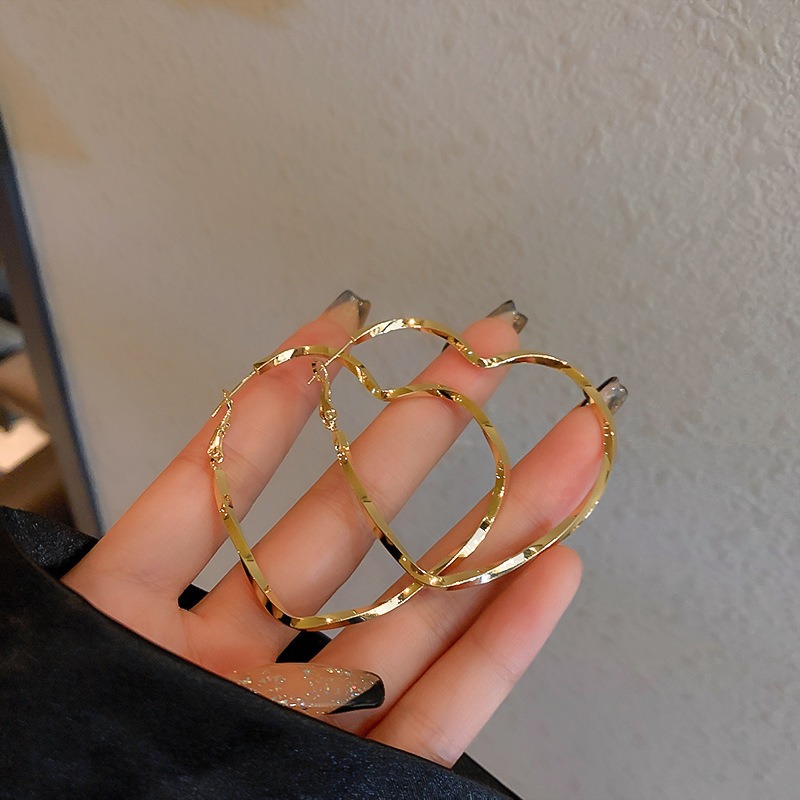 Irregular Heart Hoop Earrings - Gold