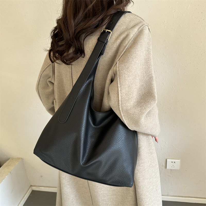 PU Dumpling Shoulder Bag for Women - Large Capacity Crossbody Bag - Versatile Daily Handbag with Zip Pocket - Soft PU Leather Medium Shoulder Bag - Trendy Fashion 2024 - 1 Piece - Image 2 - MadeInPanda