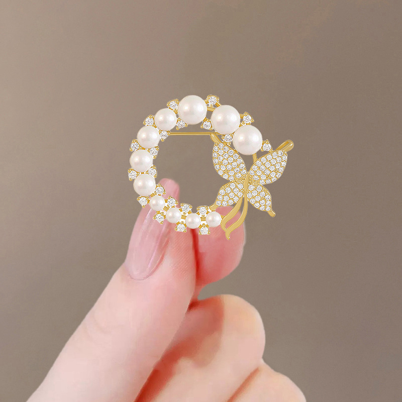 Round Pearl Brooch Gold MadeInPanda