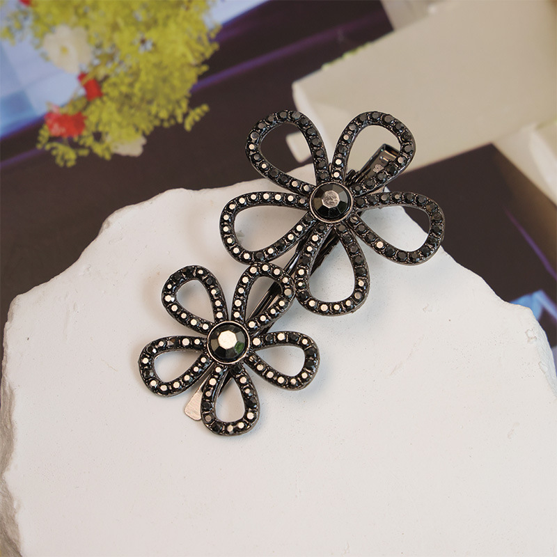 Oval Four Crystal Hair Clip 43 - MadeInPanda