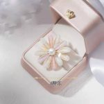 Petal Brooch MadeInPanda