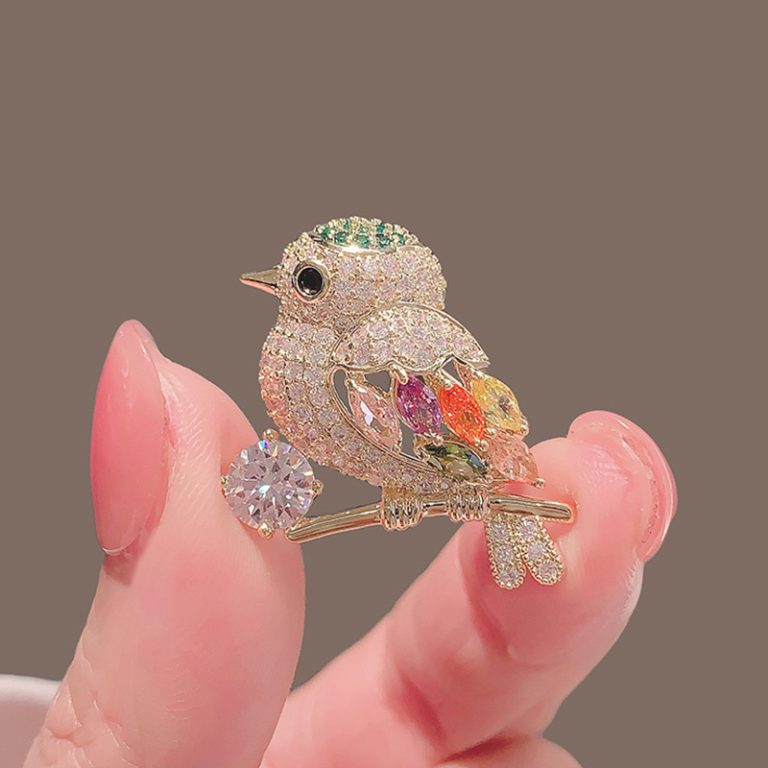 The Fashion Brooch Pin - Spring Magpie #236 - MadeInPanda