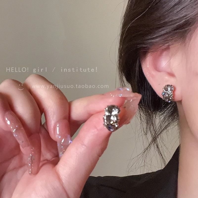 Versatile Stud Earrings - Gold