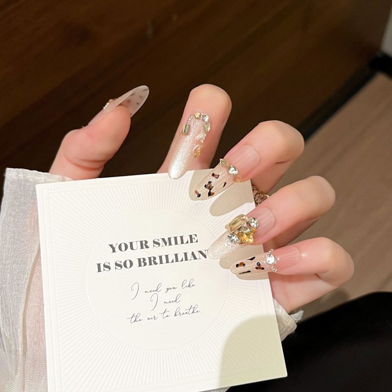 SG572 Strawberry Pink Press-On Nails (With Toolkit) - MadeInPanda