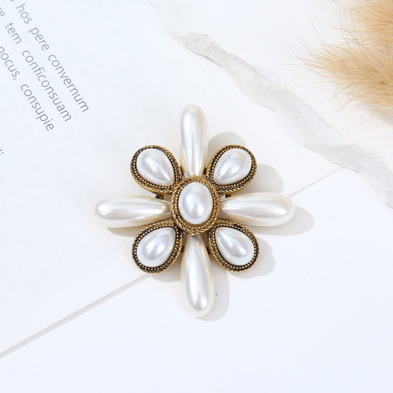 The Fashion Brooch Pin - Brooch #460 - MadeInPanda