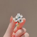 The Fashion Brooch Pin - Brooch #456 - MadeInPanda