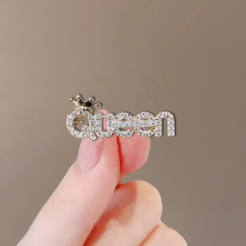Queen Brooch 76 MadeInPanda