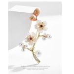 The Fashion Brooch Pin - White Pearl #160 - MadeInPanda