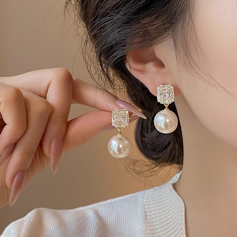 Unique Pearl Earrings - Gold