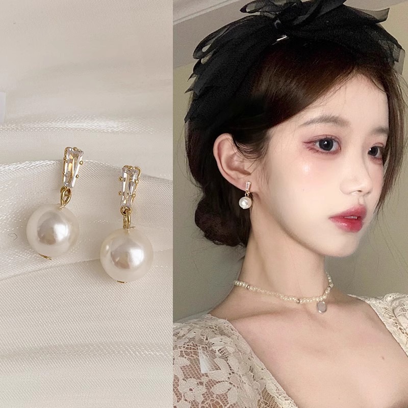 French Style Pearl Earrings - Gold