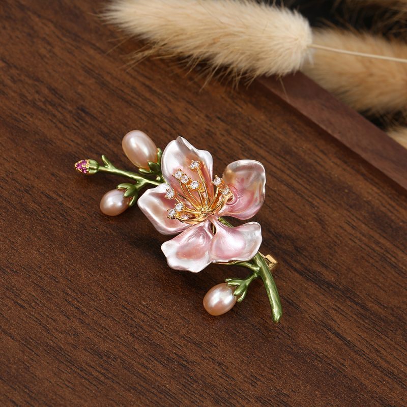 The Fashion Brooch Pin - Brooch #167 - MadeInPanda