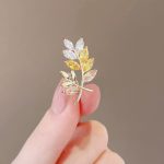 Rice Flower Brooch MadeInPanda