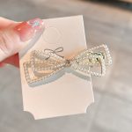 Iridescent Pearl Rabbit Duck Clip - MadeInPanda