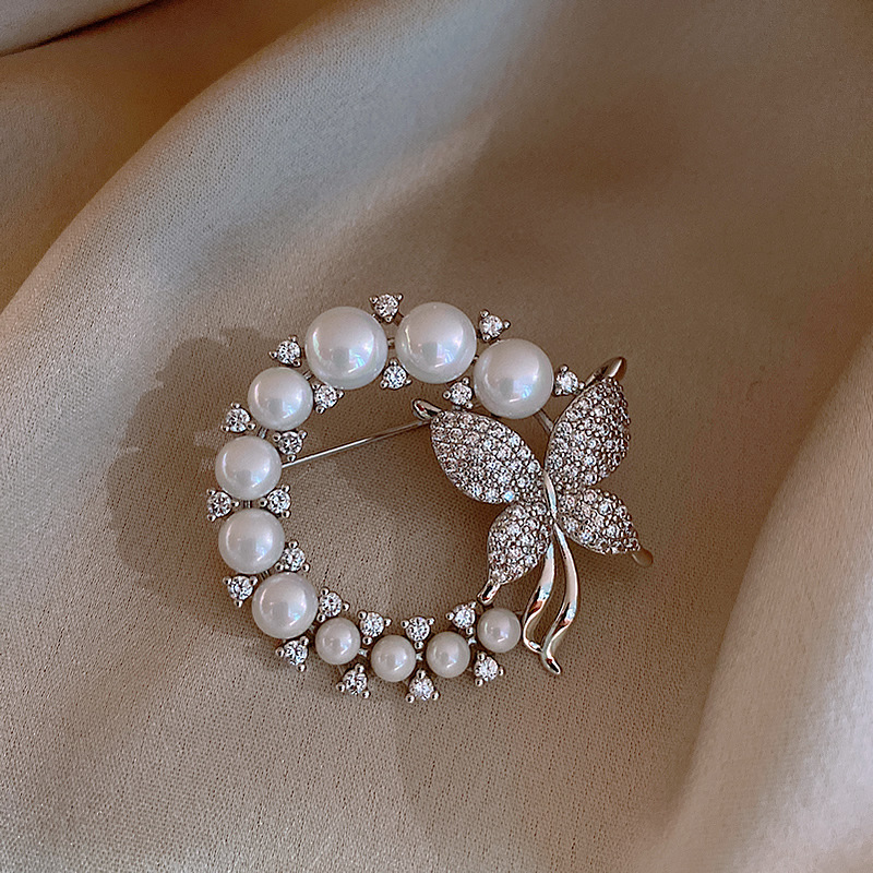 Round Pearl Brooch Silver MadeInPanda