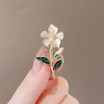 The Fashion Brooch Pin - Brooch #323 - MadeInPanda