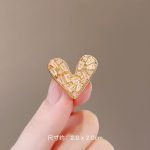 The Fashion Brooch Pin - Brooch #158 - MadeInPanda