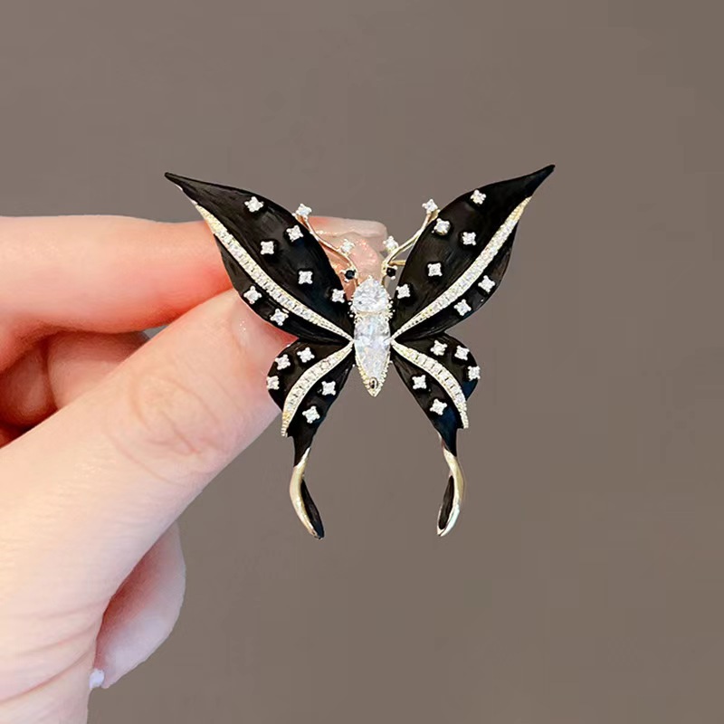 The Fashion Brooch Pin - Brooch #377 - MadeInPanda