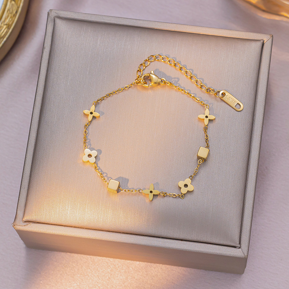 MP-BR-0001 Gold Square Flower Bracelet - 图片 1