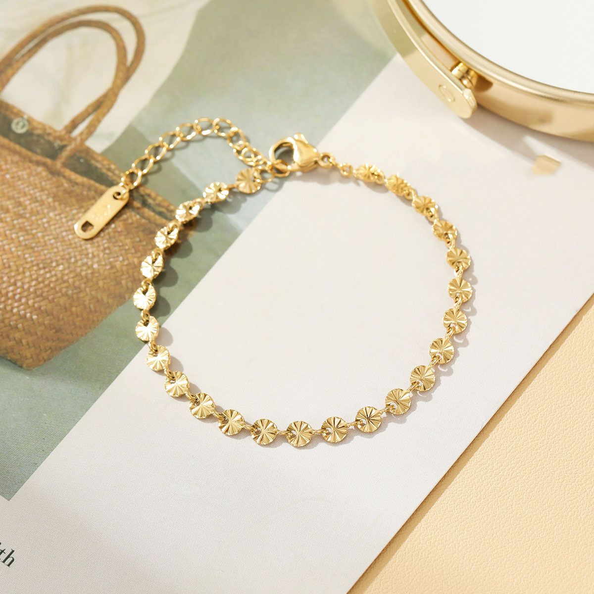 MP-BR-0016 Gold Embossed Bracelet - 图片 1
