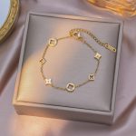 Gold Openwork Four-Petal Flower Bracelet