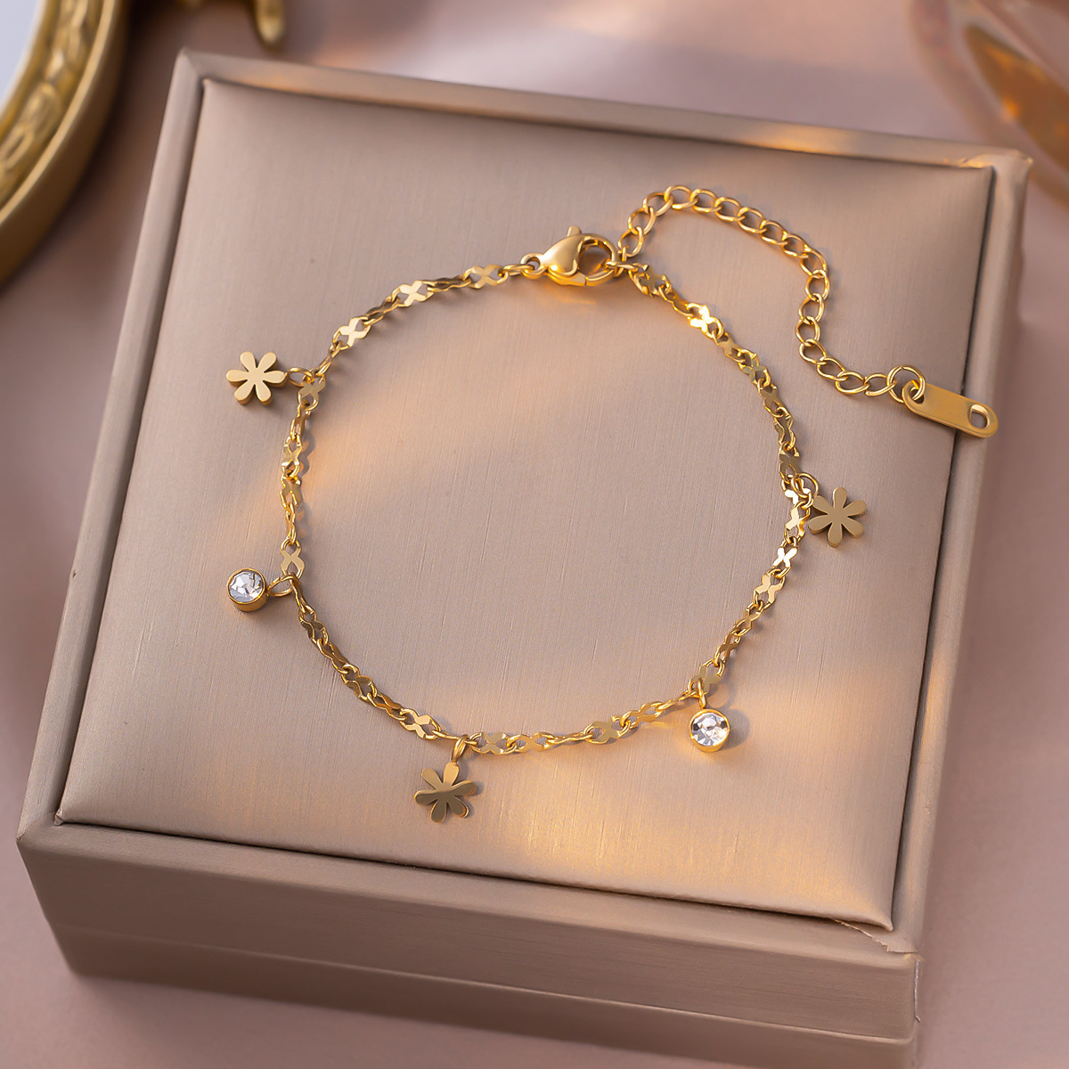 MP-BR-0064 Gold Crystal Daisy Bracelet - 图片 1