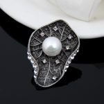 Luxury Pearl Brooch DY13501