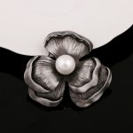 Luxury Pearl Brooch DY13576