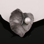 Luxury Pearl Brooch DY13578