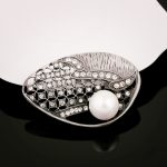 Luxury Pearl Brooch DY13580