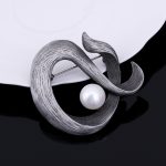 Luxury Pearl Brooch DY13581