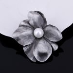 Luxury Pearl Brooch DY13582