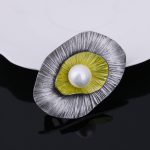 Luxury Pearl Brooch DY13590