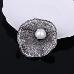 Luxury Pearl Brooch DY13636