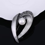 Luxury Pearl Brooch DY13645
