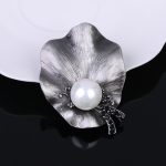 Luxury Pearl Brooch DY13650