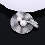 Luxury Pearl Brooch DY13651