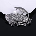 Luxury Pearl Brooch DY13654
