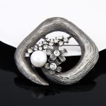 Luxury Pearl Brooch DY13711