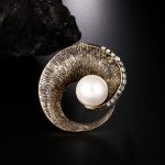 Luxury Pearl Brooch DY13754