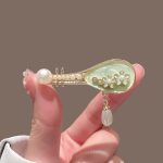 Pearl Pipa Hair Clip