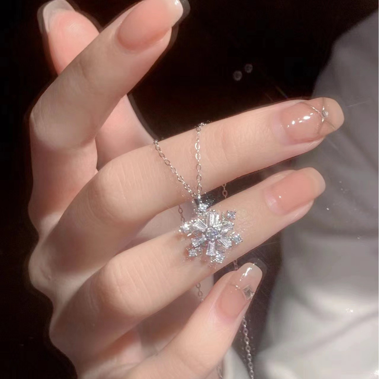 MP-NK-0070 Zircon Snowflake Necklace - 图片 1