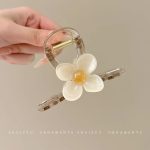Four-Petal Flower 8cm Hair Claw Clip